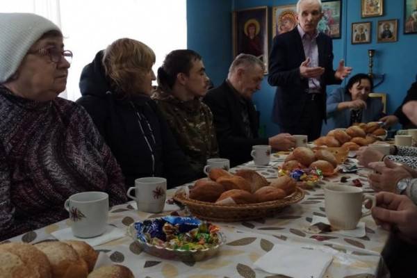 В поселке Озерный члены клуба «Золотой возраст» встретились с участником СВО