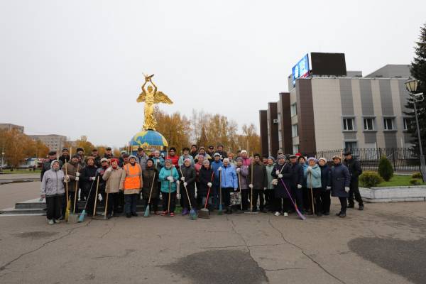 Смоленские атомщики приняли участие в общегородском субботнике