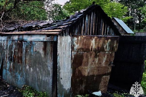 Пожар в гараже в Смоленской области