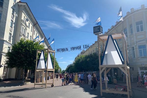 В Смоленске на улицах Ленина и Маяковского стартовал фестиваль уличной еды