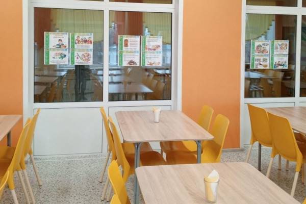 Фонд Сергея Неверова обновил мебель в школьной столовой Фонд Сергея Неверова обновил мебель в школьной столовой