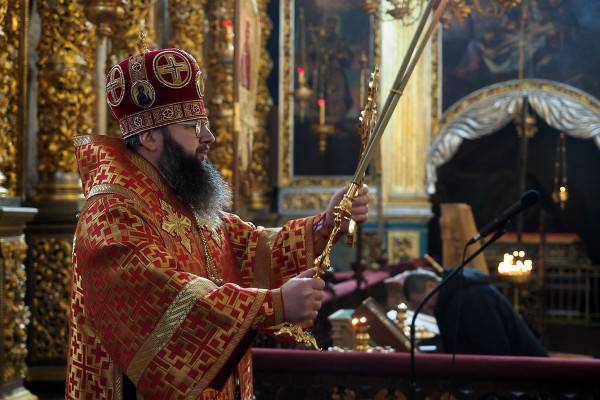 В день Радоницы в Свято-Успенском соборе города Смоленска состоялась Божественная литургия