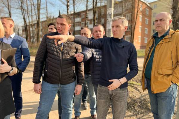 Василий Анохин оценил состояние проблемных дорог в Смоленске