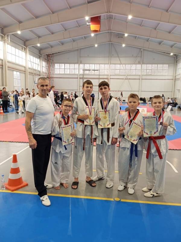 Победа рославльских спортсменов на соревнованиях по тхэквондо в Смоленске