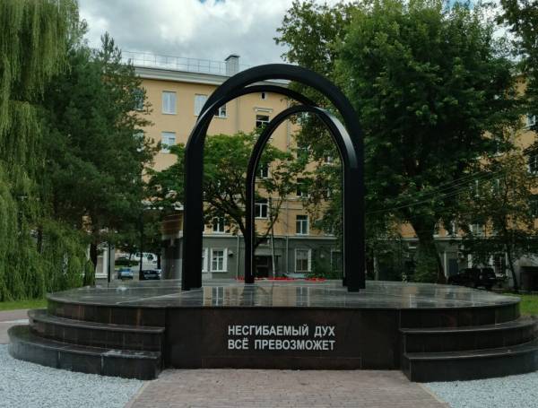 Памятник ожиданию: горе родителей и бюрократия в Смоленске