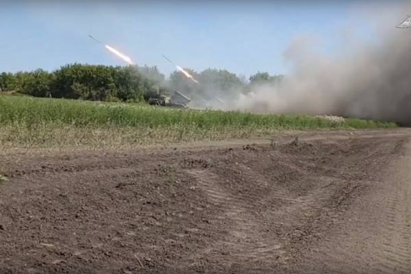 Расчеты «Град» уничтожили взводный опорный пункт ВСУ