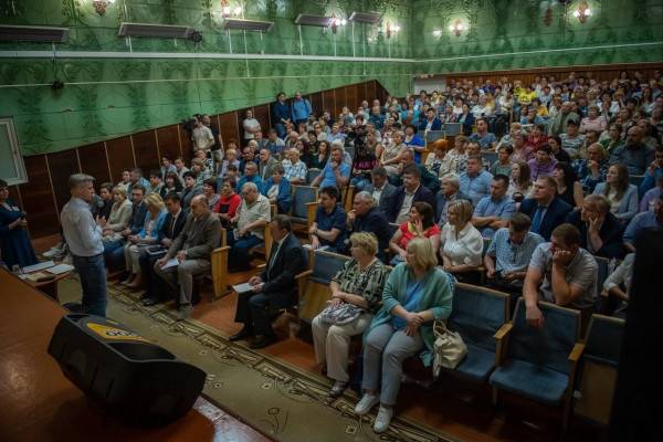 Василий Анохин подвёл итоги своей встречи с жителями Ершичского района