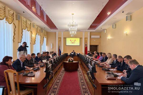 Планёрка в Смоленске: контроль уборки улиц и работы транспорта Планёрка в Смоленске: контроль уборки улиц и работы транспорта