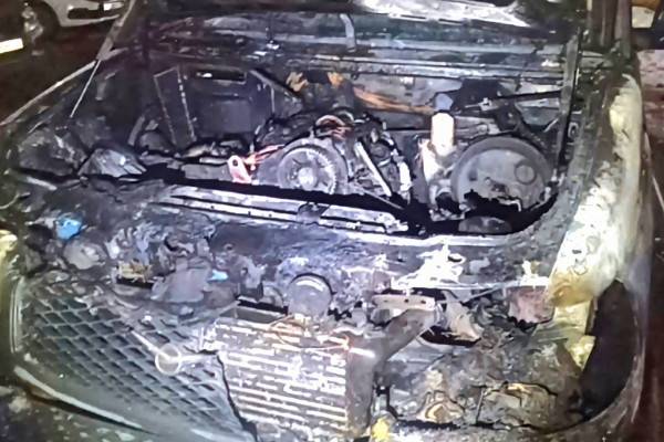 Пожар в автомобиле УАЗ Патриот в Смоленске Пожар в автомобиле УАЗ Патриот в Смоленске