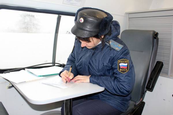 В Смоленской области организация взыскала долг через судебных приставов