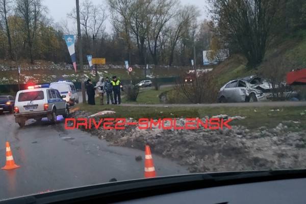 Ранним утром в Смоленске на Рославльском кольце произошла авария