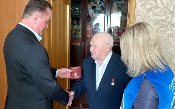 Вручение медалей ветеранам ВОВ в Десногорске Вручение медалей ветеранам ВОВ в Десногорске