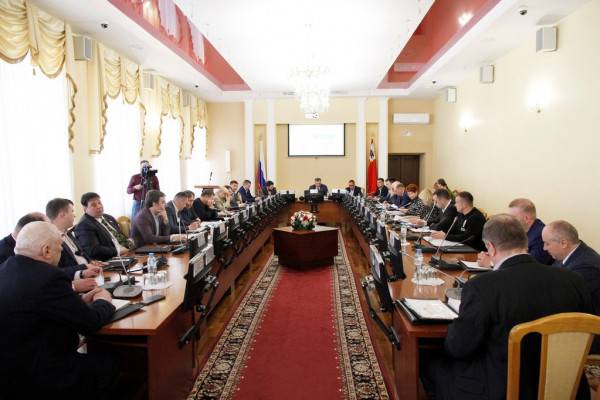 На решение важных вопросов в Смоленске горсовет направит дополнительные средства