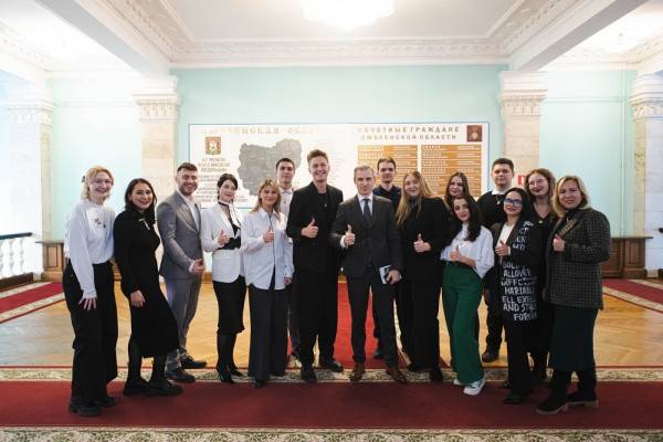 Василий Анохин встретился со смолянами-участниками студенческого проекта “Твой ход” Василий Анохин встретился со смолянами-участниками студенческого проекта “Твой ход”