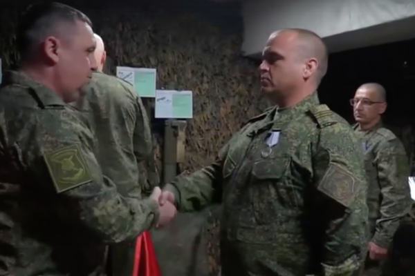 Военнослужащие отмечены государственными наградами