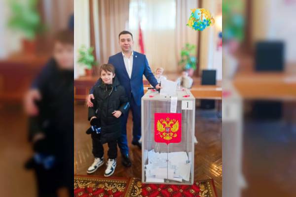 Заместитель председателя правительства Смоленской области Алексей Кучумов принял участие в выборах президента, проголосовав на избирательном участке