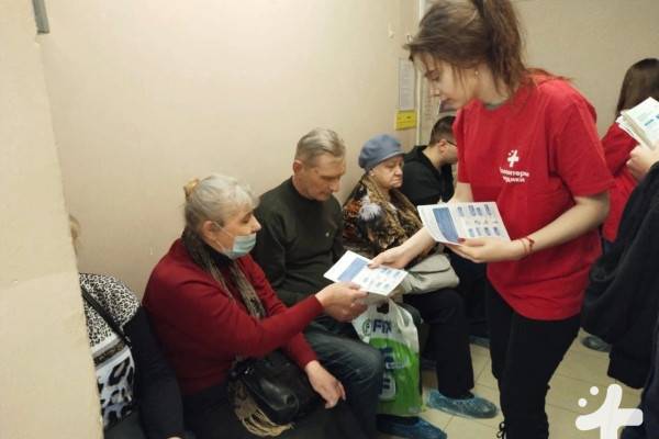Волонтёры-медики популяризируют диспансеризацию среди смолян