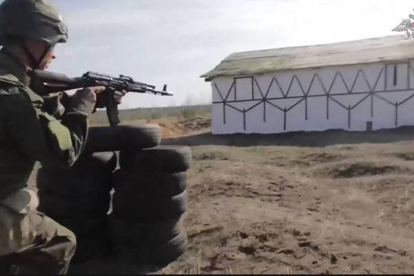 Минобороны показало подготовку штурмовых подразделений в тыловом районе СВО