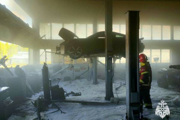 Пожар в автомастерской в Смоленске: причины и последствия