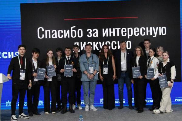 Студенческий клуб дебатов из Смоленска организовал игру на территории ВДНХ Студенческий клуб дебатов из Смоленска организовал игру на территории ВДНХ