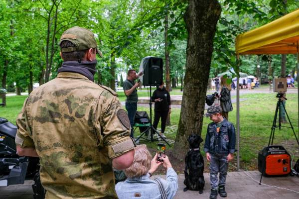 Кинологи-росгвардейцы из Смоленска празднуют свой профессиональный праздник