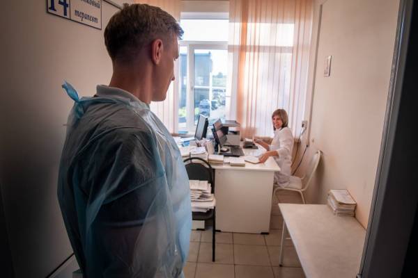 Глава региона Василий Анохин поручил провести ремонт 3 этажа участковой больницы в Шумячах