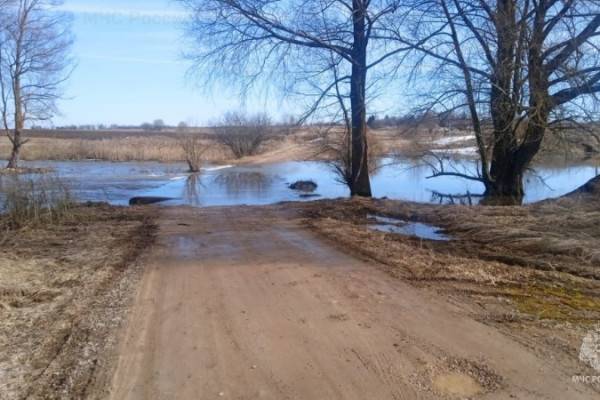 В Смоленской области остаются подтопленными четыре участка автомобильных дорог и семь приусадебных участков
