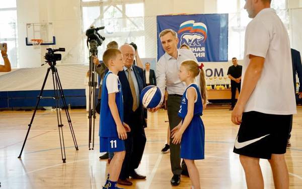 Врио губернатора Смоленской области Василий Анохин провел встречу с жителями города