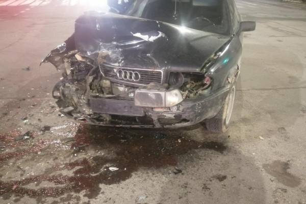 В Смоленске на улице Кирова столкнулись две иномарки