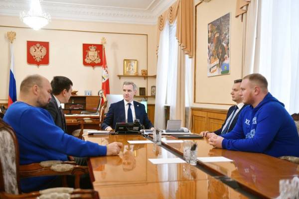 «Смоленщина с тобой!» Василий Анохин пожелал удачи в бою депутату облдумы «Смоленщина с тобой!» Василий Анохин пожелал удачи в бою депутату облдумы