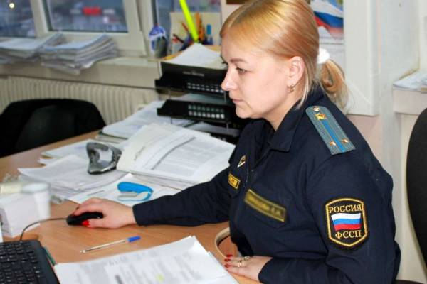 Смолянке пришлось снести самовольно установленное крыльцо в многоквартирном доме