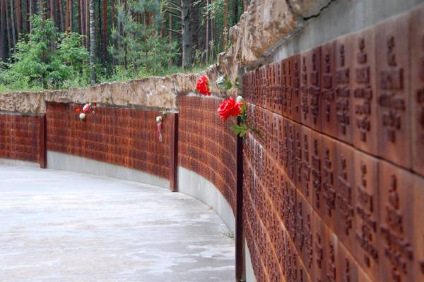 Десятилетия лжи и лицемерия