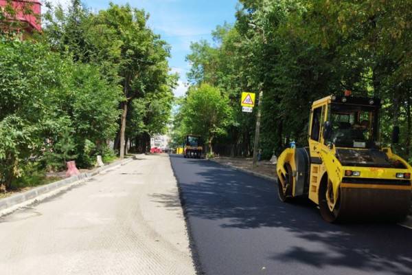 В Смоленске начали асфальтировать улицу Черняховского