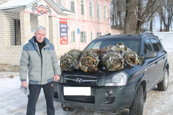 Пожарная часть передает маскировочные сети военным