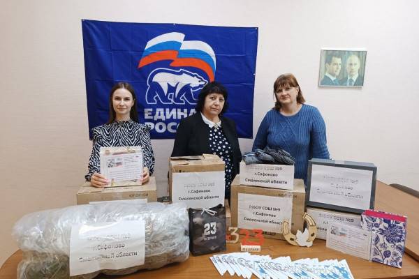Смоляне принимают участие в акции «Тепло для Героя» Смоляне принимают участие в акции «Тепло для Героя»