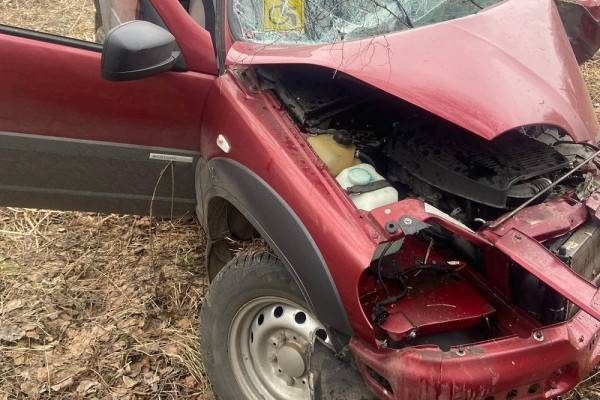 Авария на трассе А-130 в Смоленской области: Chevrolet Niva столкнулась с деревом Авария на трассе А-130 в Смоленской области: Chevrolet Niva столкнулась с деревом