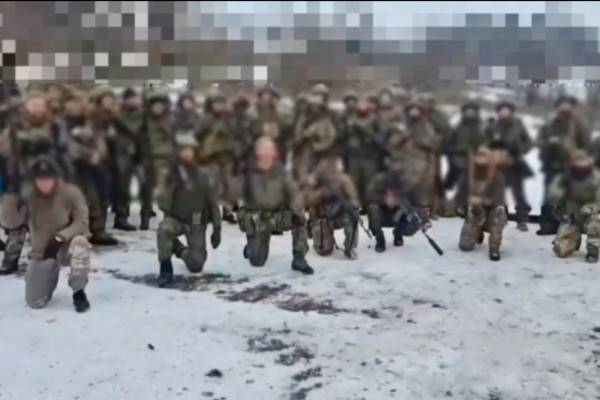 Военнослужащие поздравили женщин Смоленска с 8 Марта Военнослужащие поздравили женщин Смоленска с 8 Марта