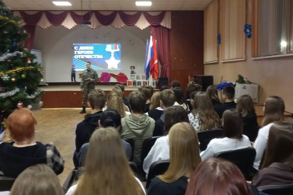 Сотрудник отдела спецназначения смоленского УФСИН провёл уроки мужества Сотрудник отдела спецназначения смоленского УФСИН провёл уроки мужества