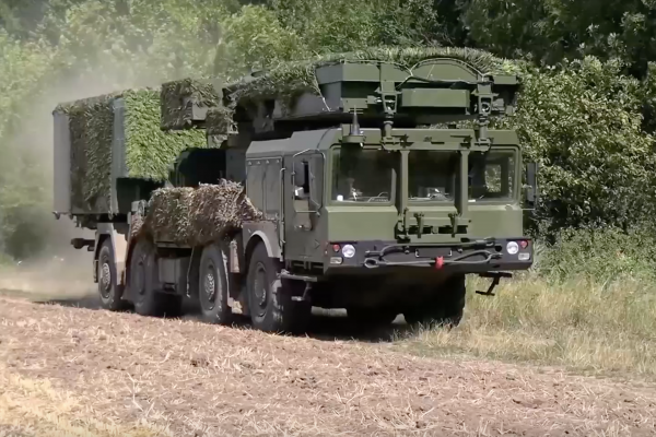 В Минобороны РФ показали работу расчёта РЛС по обнаружению целей ВСУ в курском приграничье