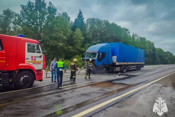 Авария на трассе М-1: без пострадавших Авария на трассе М-1: без пострадавших