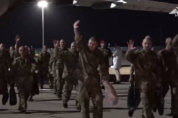 Российские военнослужащие, освобождённые из украинского плена, уже доставлены в Москву