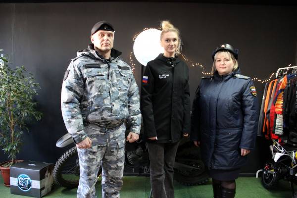 Судебные приставы Смоленска поддержали военнослужащих гуманитарной помощью