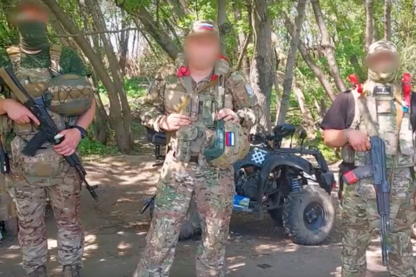 Военные поздравляют смолян с Днем Победы