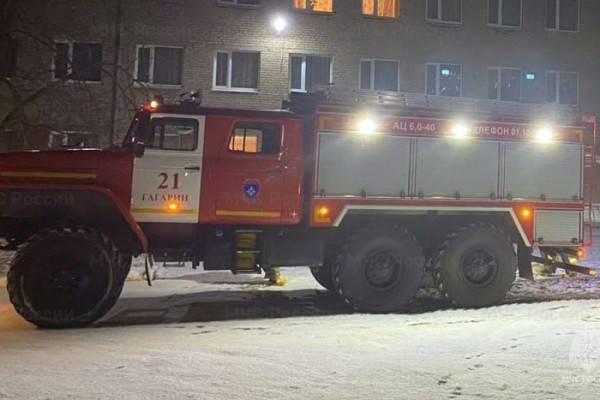 В Гагарине на улице Стройотрядовская горела квартира