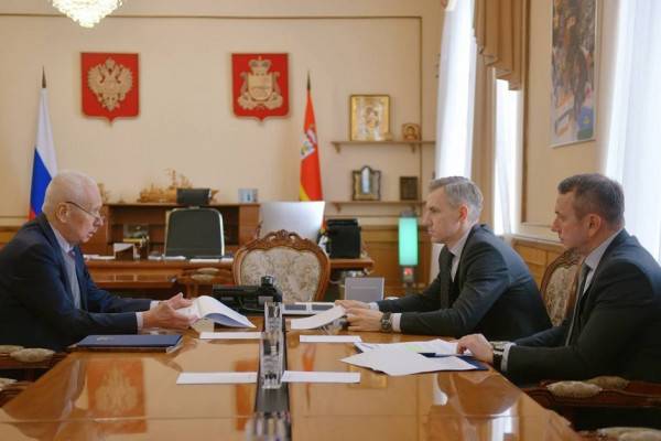 Развитие бизнеса и международные партнерства: встреча губернатора Смоленской области Василия Анохина и главы региональной ТПП Владимира Архипенкова