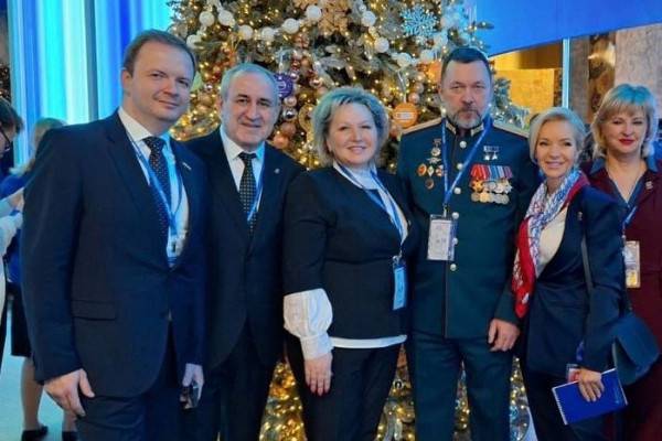 «Единая Россия» высоко оценивает роль депутатов «на местах» «Единая Россия» высоко оценивает роль депутатов «на местах»