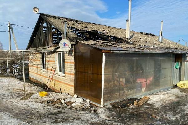 В Рославльском районе в одноэтажном доме сгорела квартира