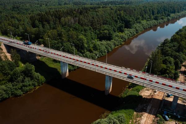 Мост через Днепр на северо-восточном обходе Смоленска отремонтирован наполовину