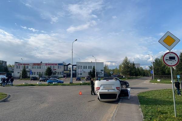 Авария на перекрестке в Смоленской области: пострадала женщина-водитель Авария на перекрестке в Смоленской области: пострадала женщина-водитель