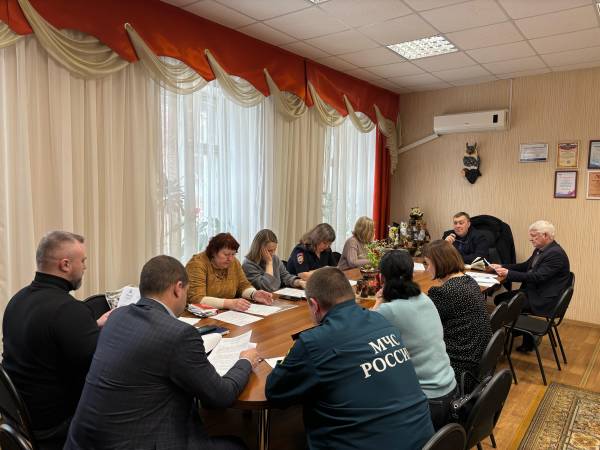 Межведомственная комиссия обсудила вопросы детского отдыха и занятости на 2025 год